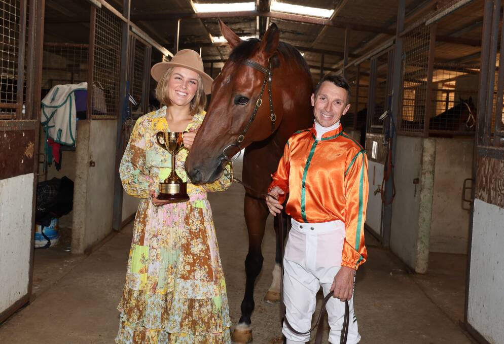 Wagga Gold Cup Face of the Carnival Jessica Knox and jockey Danny Beasley with Cliff House this week. Picture by Les Smith