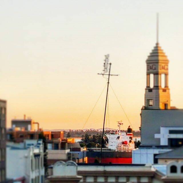 MORNING SHOT: INSTA @newcastlewalkingtours Good morning! #monday #mondaymotivation #ilovenewcastle #lovenewcastle #newcastlensw #newcastle #newy #visitnewcastle #visitnewcastle_aus #ship #ships #port #harbour #sunrise