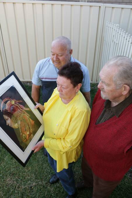 IN THE FRAME: Jules Brell, Eric Dates and Ted Arneson get ready for the Raymond Terrace Art Show. Picture: Stephen Wark