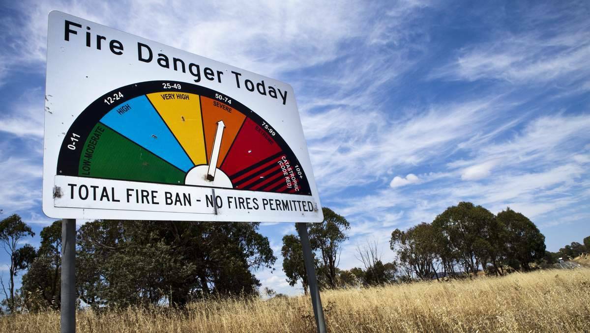An emergency warning has been issued for an out of control bushfire burning at Fingal Bay this afternoon.