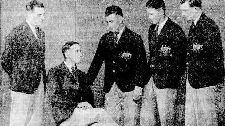 H.E.O Campbell (sitting) poses for a photo with the Australian golf team in December 1935 before a tour of the United States. Picture by The Sydney Morning Herald
