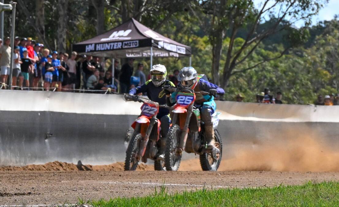 Local star Cody Lewis (122) battles with Bathurst teenager Jett Carter (25) at Trackmasters at Barleigh Ranch on Sunday. Picture by Smart Artist