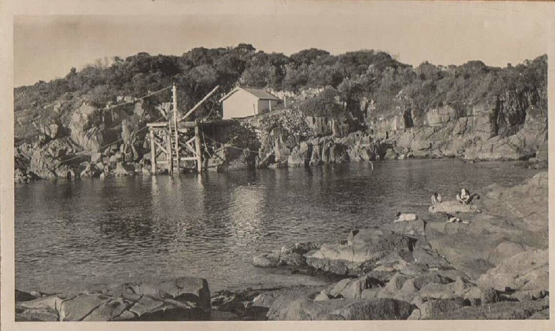 The crane, wharf and boathouse in Crayfish Hole (aka "the Gantry") on Fingal Island existed since 1918. Here, the government department kept two boats, a whaler and a double ender. The remains of the wharf and the track leading to it are still visible today. 