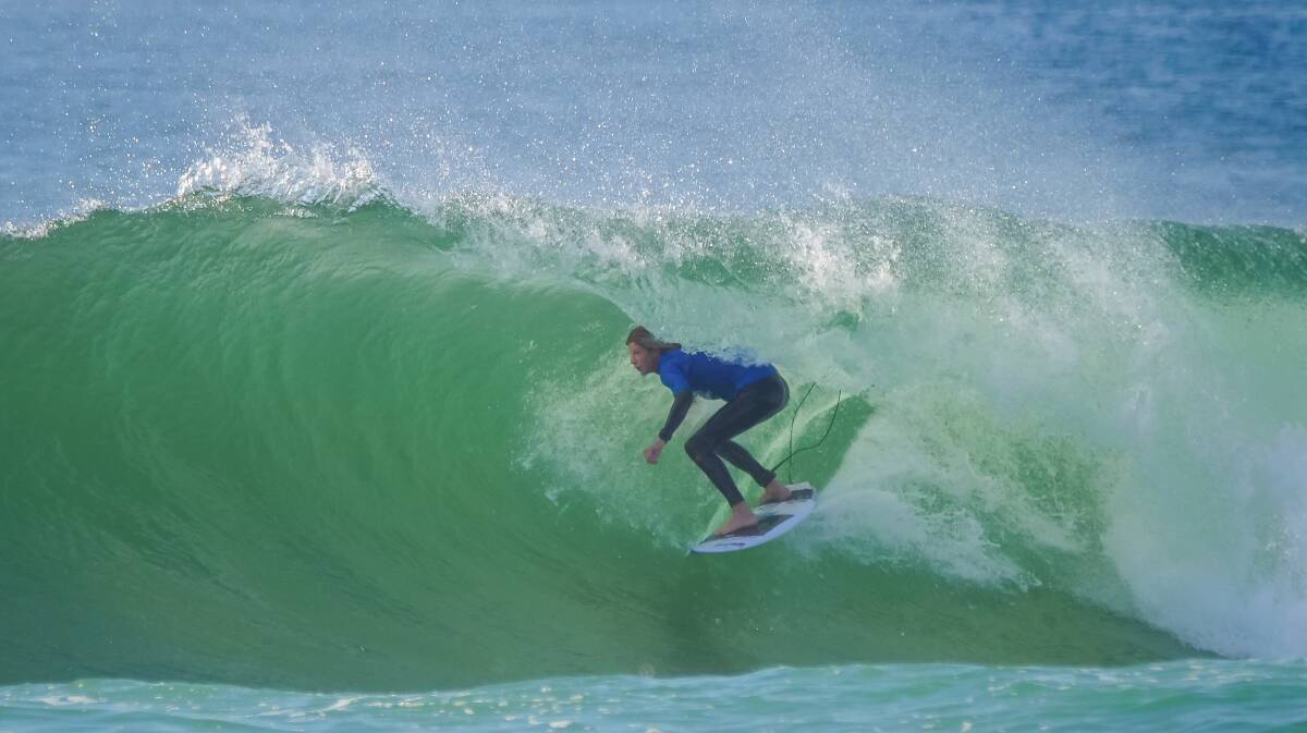 GREEN AND GOLD: Mike Clayton-Brown, 16, won the Mattara Surf Classic cadet men's title at Bar Beach on Sunday. Picture: Surfing Newcastle/greyc_visuals