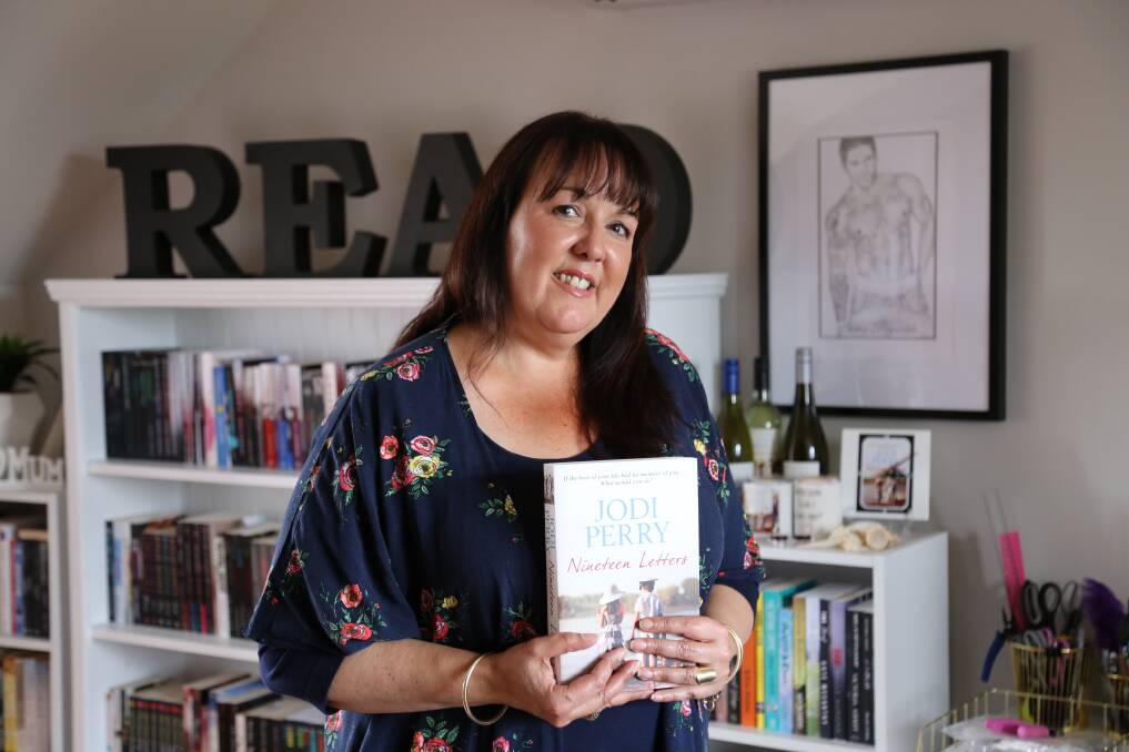 Brandy Hill author Jodi Perry has won Romance Writers Australia’s 2018 Romantic Book of the Year Award, affectionately known as the Ruby Award, for her 10th novel Nineteen Letters. Pictures: Ellie-Marie Watts