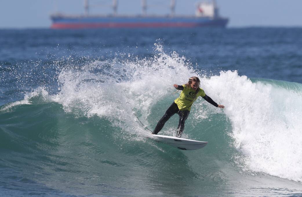 Jasmine Sampson surfing in the 2018 Rip Curl GromSearch National Series in Newcastle. She placed third in the under-16 event. Picture: Throwing Buckets / Surfing NSW