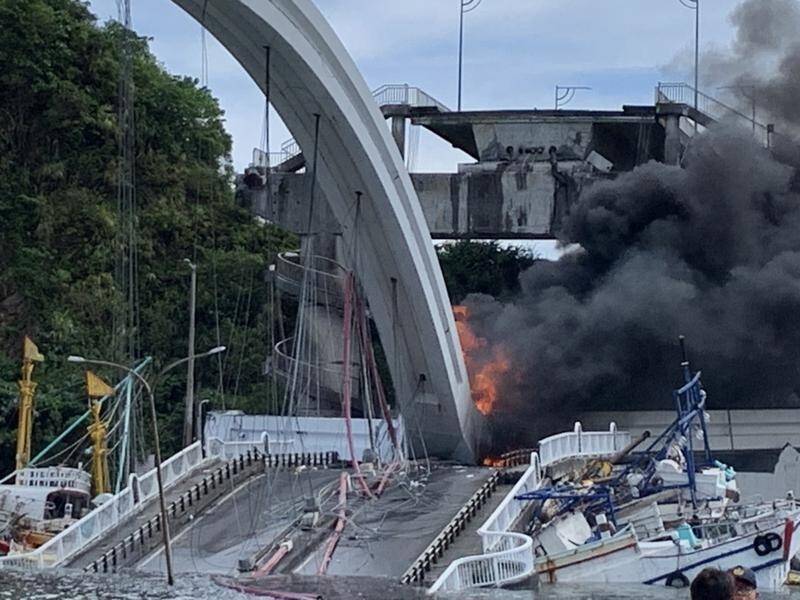 A bridge has collapsed onto fishing boats in northeast Taiwan, with fears fishermen are trapped.