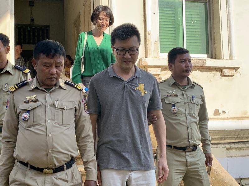Australian missionary Martin Chan (c) has been released on bail in a Phnom Penh court.