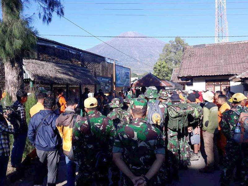 Rescuers prepare to to evacuate tourists from Mount Rinjani after a quake hit Lombok Island.