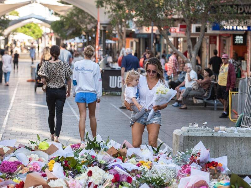 The number of floral tributes continue to grow for victims of the Bondi Junctions stabbings. (Flavio Brancaleone/AAP PHOTOS)