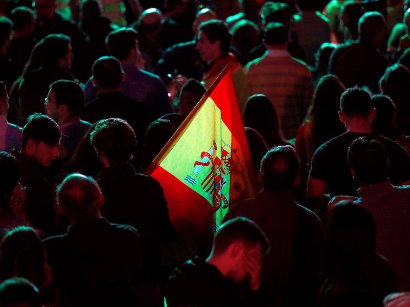 The leftist bloc in Spain holds the advantage over its rightist rivals in Sunday's election.