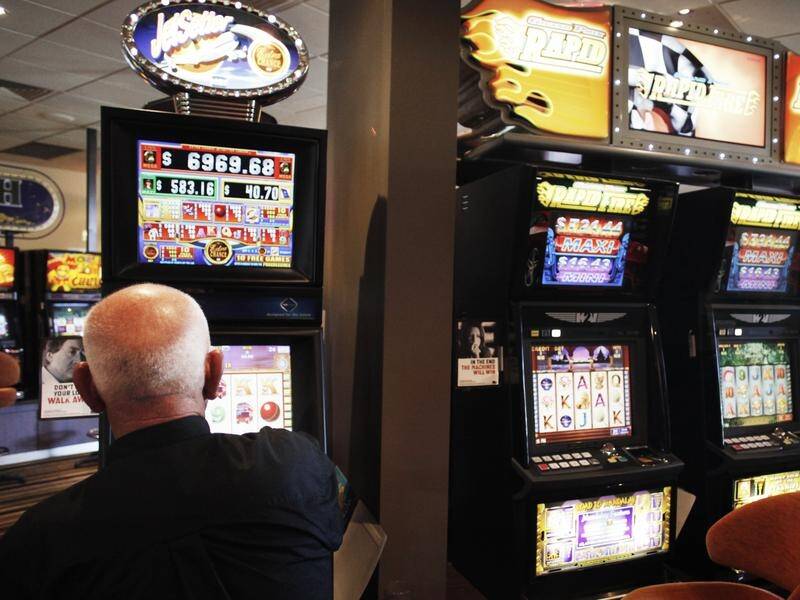 More NSW MPs are adding their weight to a campaign for pokie machine reforms. (Paul Jeffers/AAP PHOTOS)