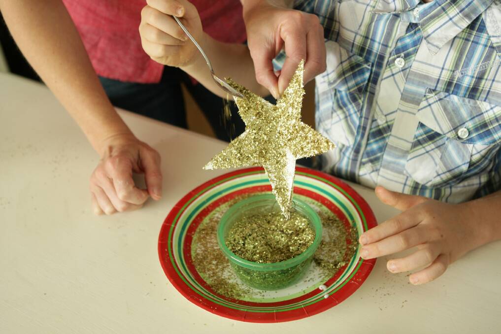 Free Christmas craft is available at Port Stephens Libraries the first week in December.