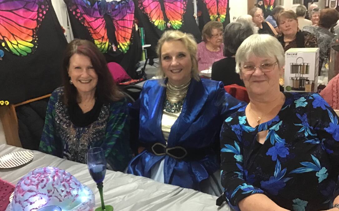 Banksia Grove residents raise funds for cancer hospital. Photos: Supplied